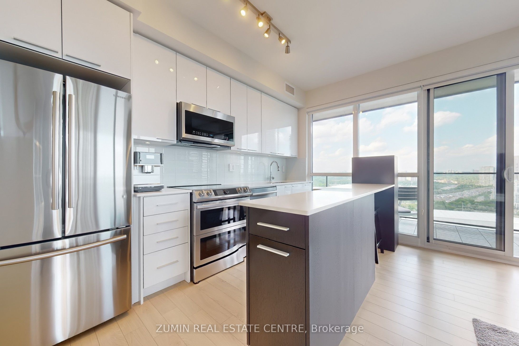 #2609 - 10 Park Lawn Road Property Photo 4