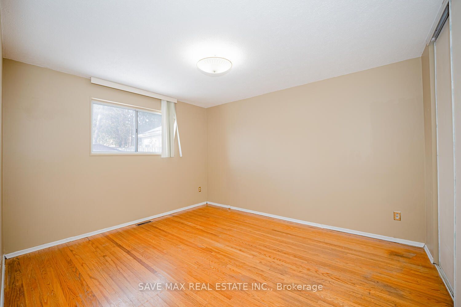 102 Sutherland Avenue Property Photo 13