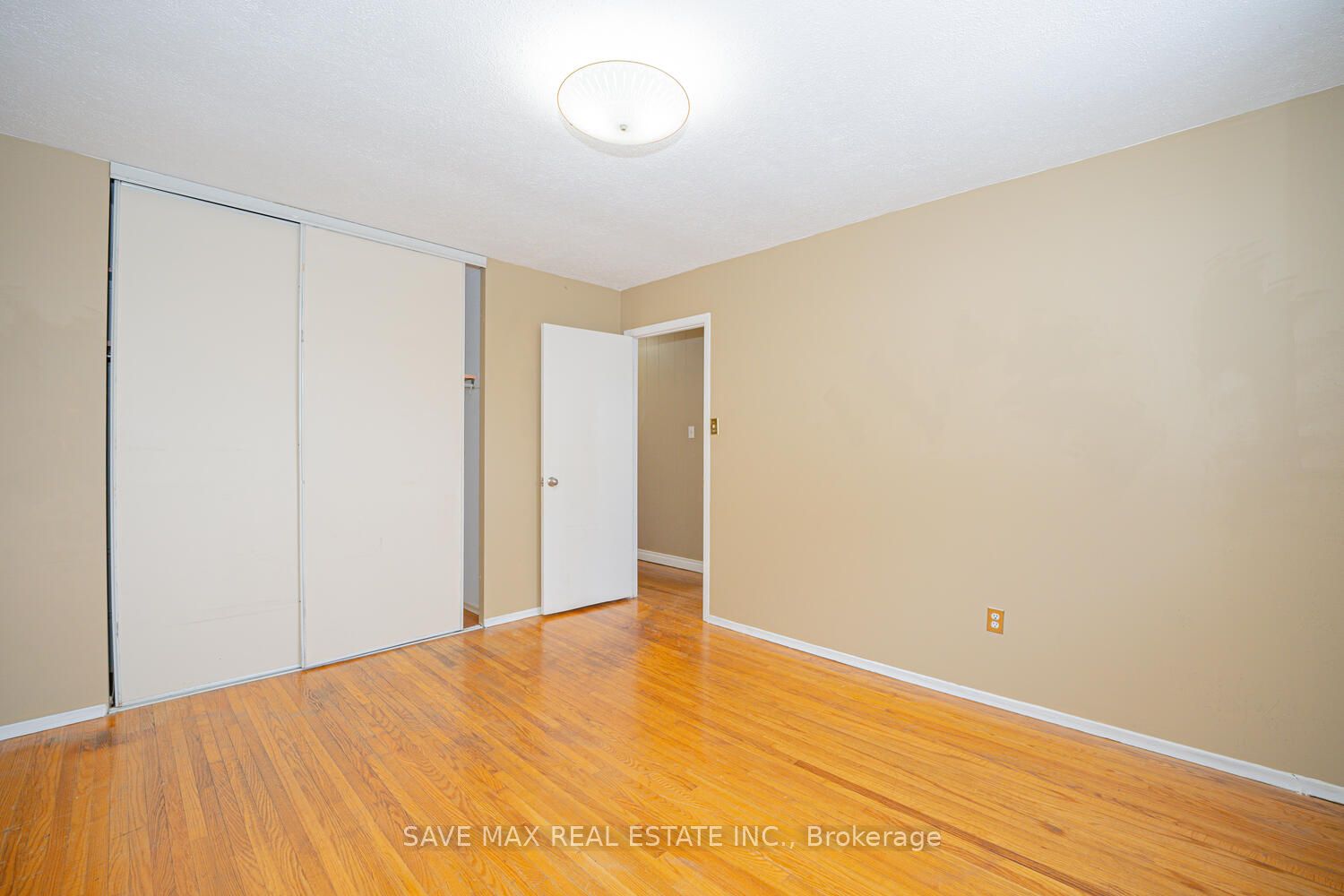 102 Sutherland Avenue Property Photo 14