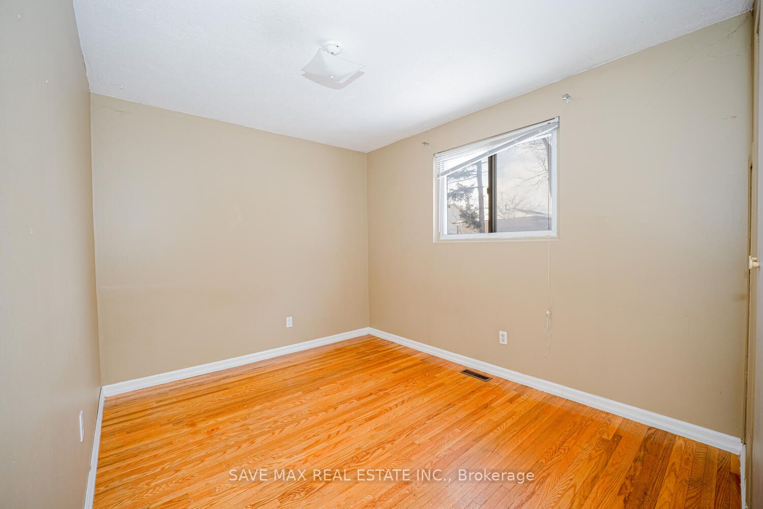 102 Sutherland Avenue Property Photo 15