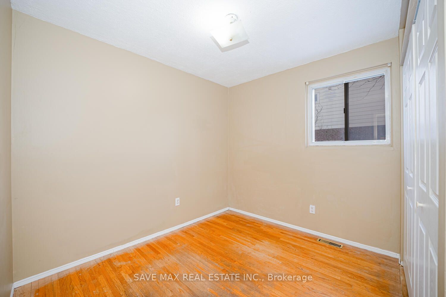 102 Sutherland Avenue Property Photo 17