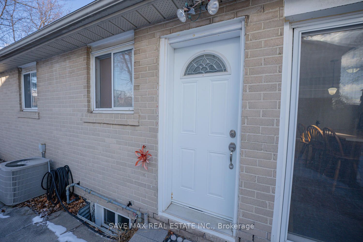 102 Sutherland Avenue Property Photo 20