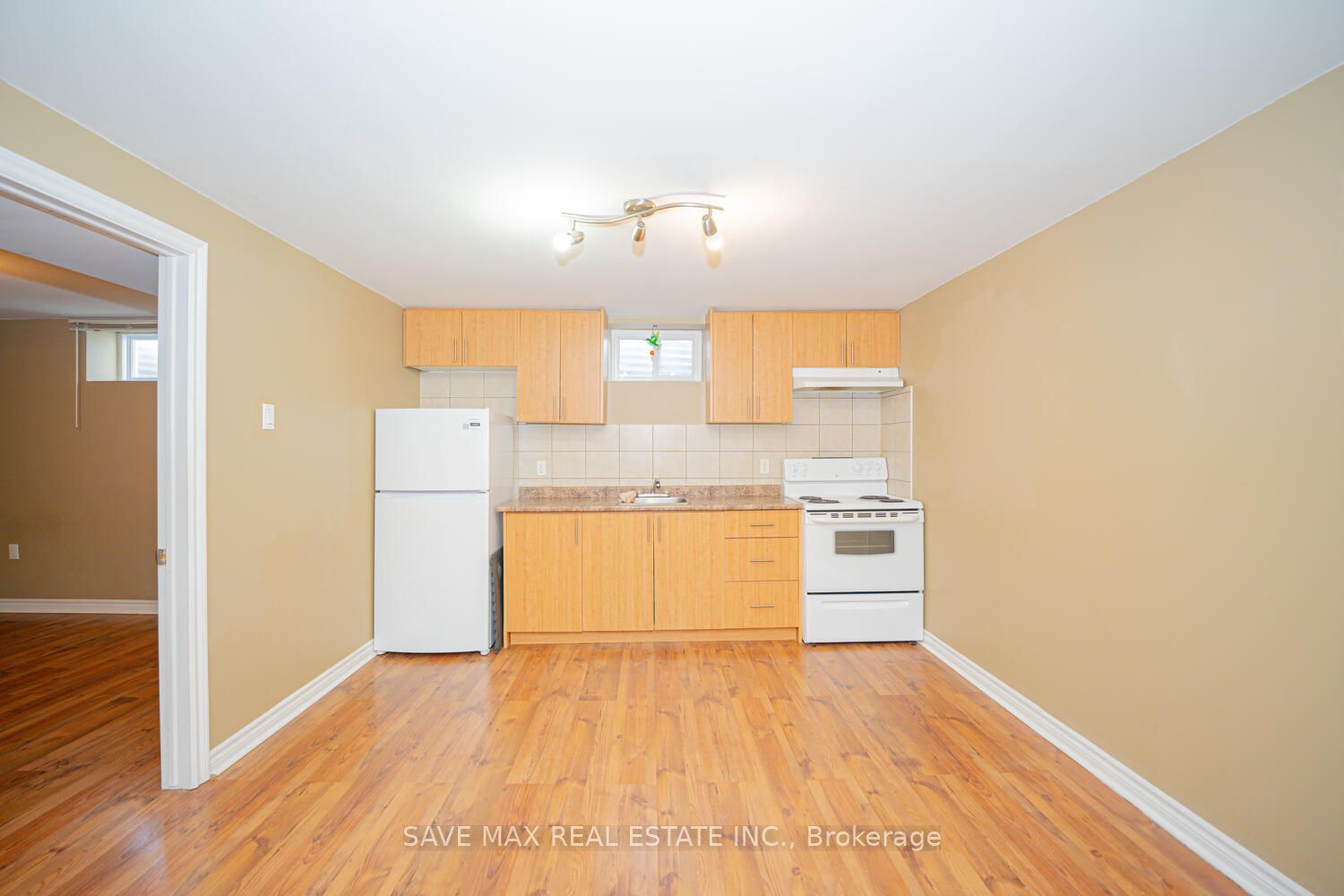 102 Sutherland Avenue Property Photo 25