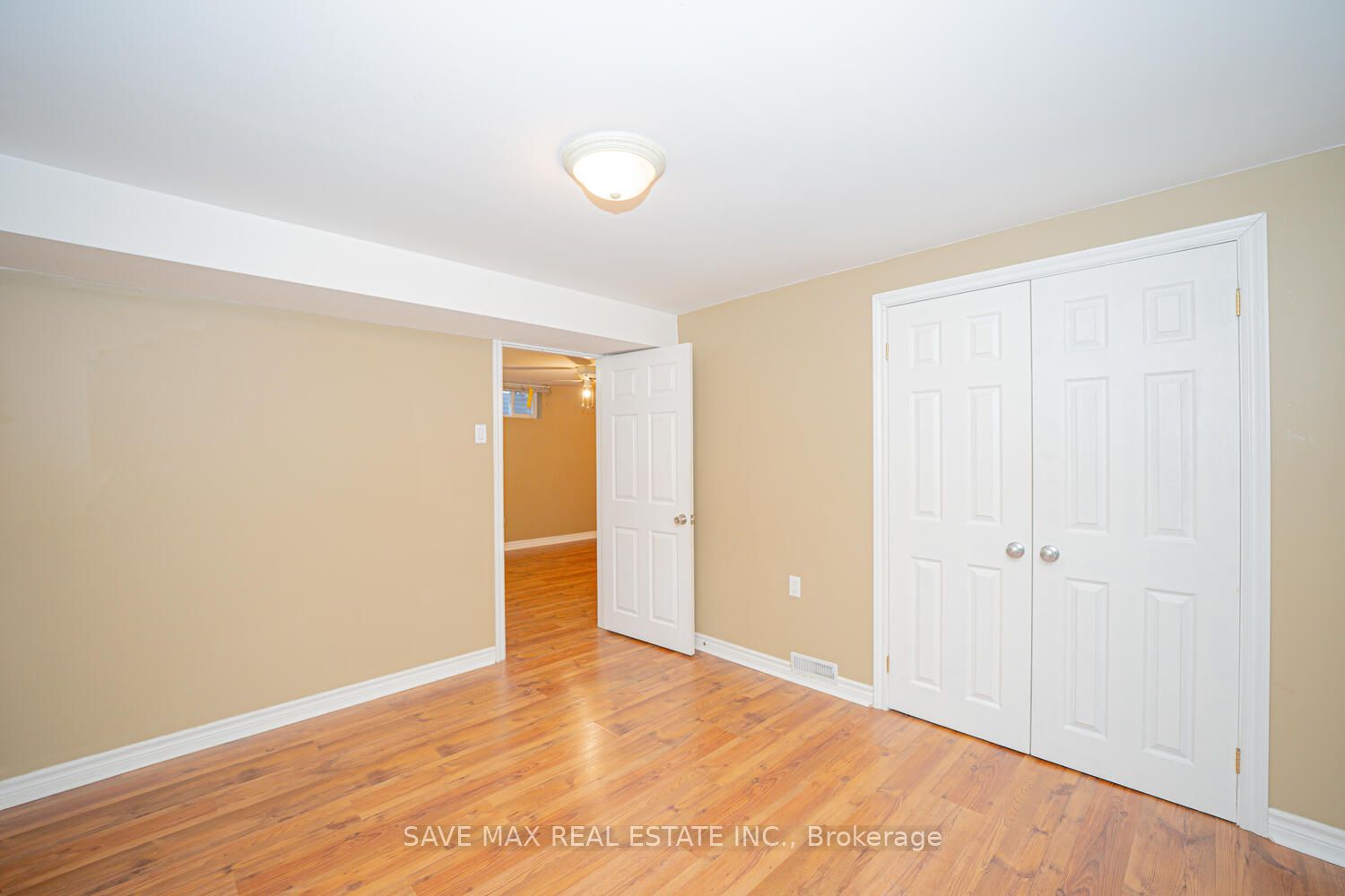 102 Sutherland Avenue Property Photo 27