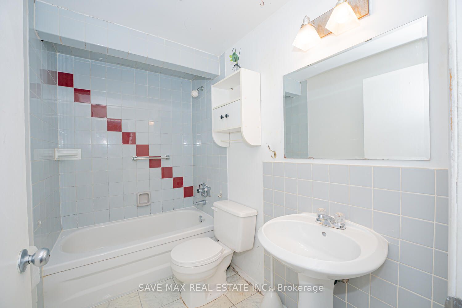 102 Sutherland Avenue Property Photo 30