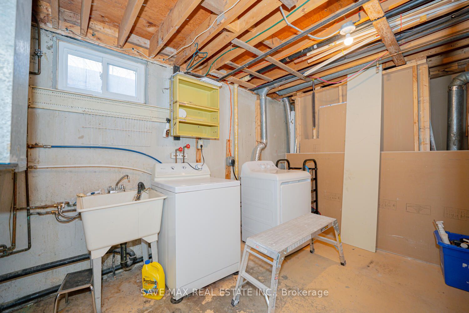102 Sutherland Avenue Property Photo 31