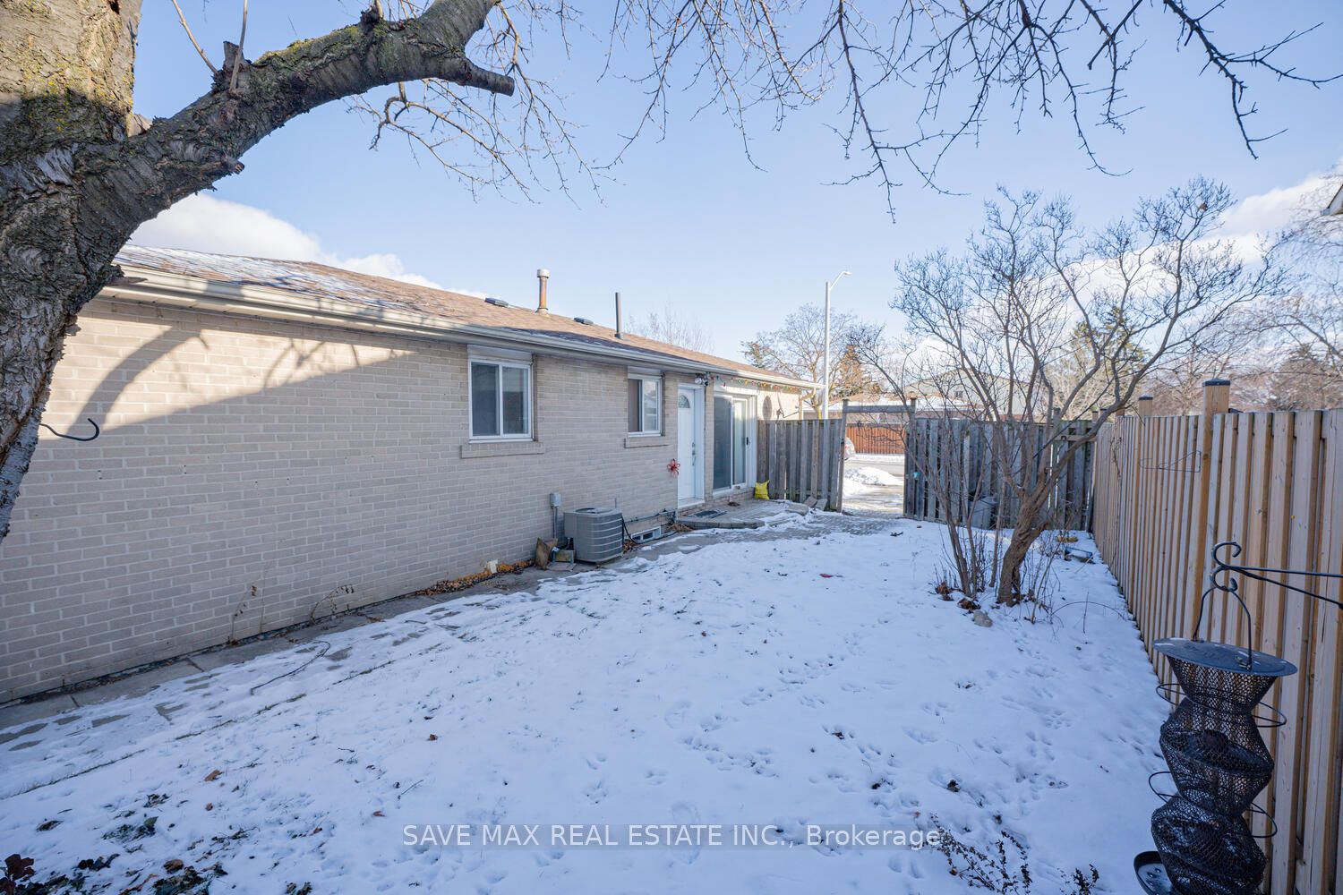 102 Sutherland Avenue Property Photo 33