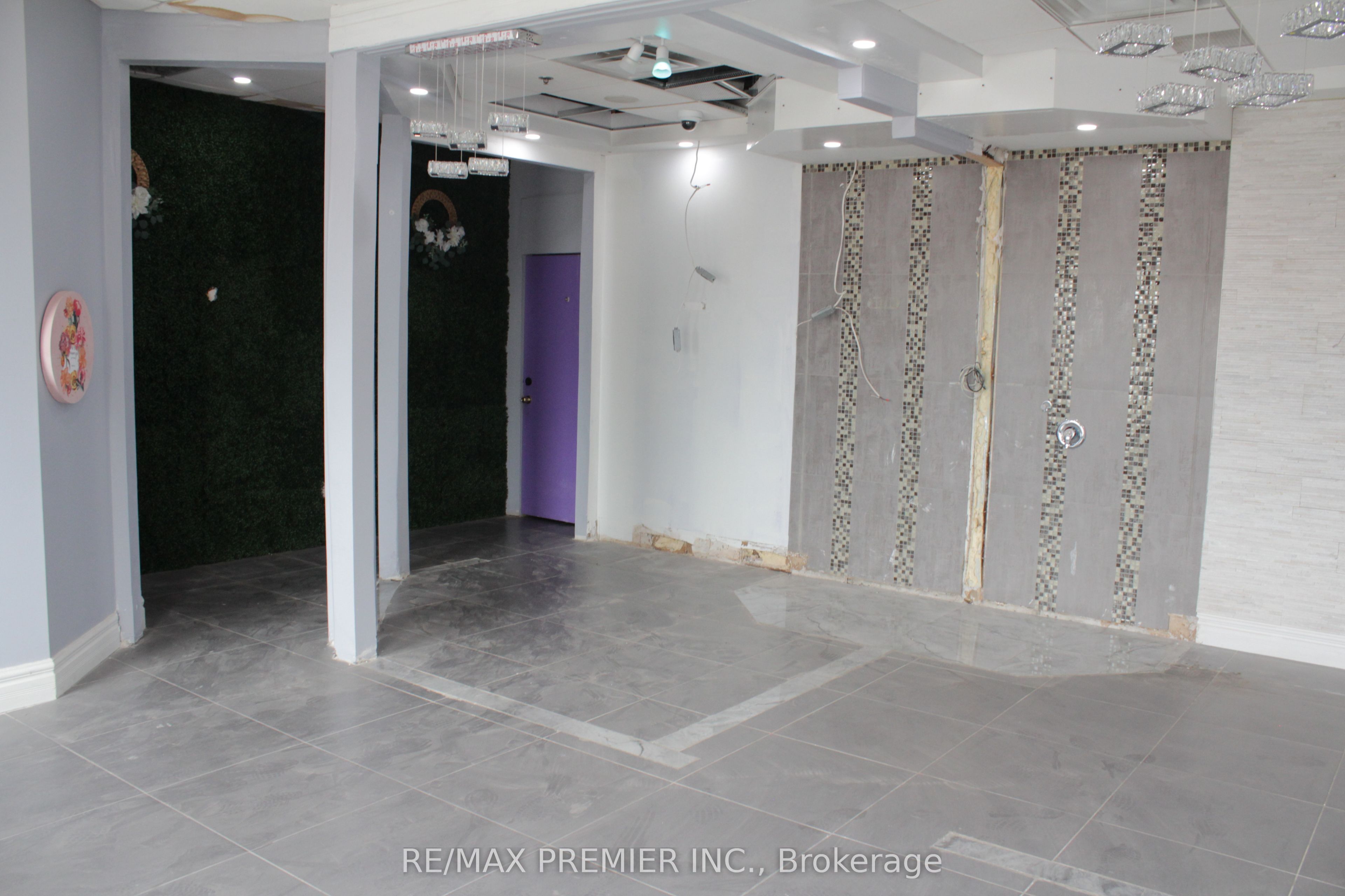 2300 Finch Avenue W 58-59 Property Photo 7