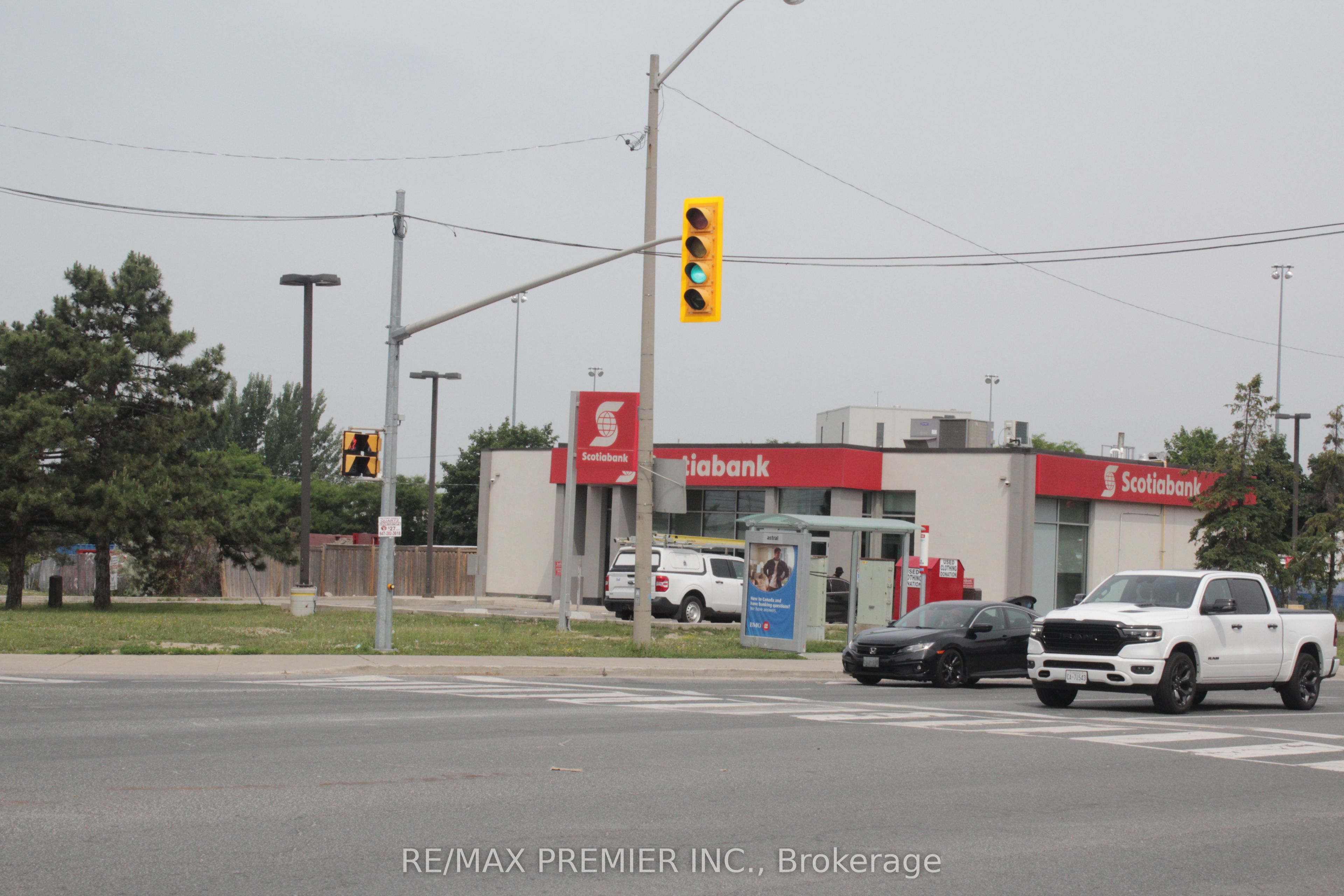 2300 Finch Avenue W 58-59 Property Photo 11