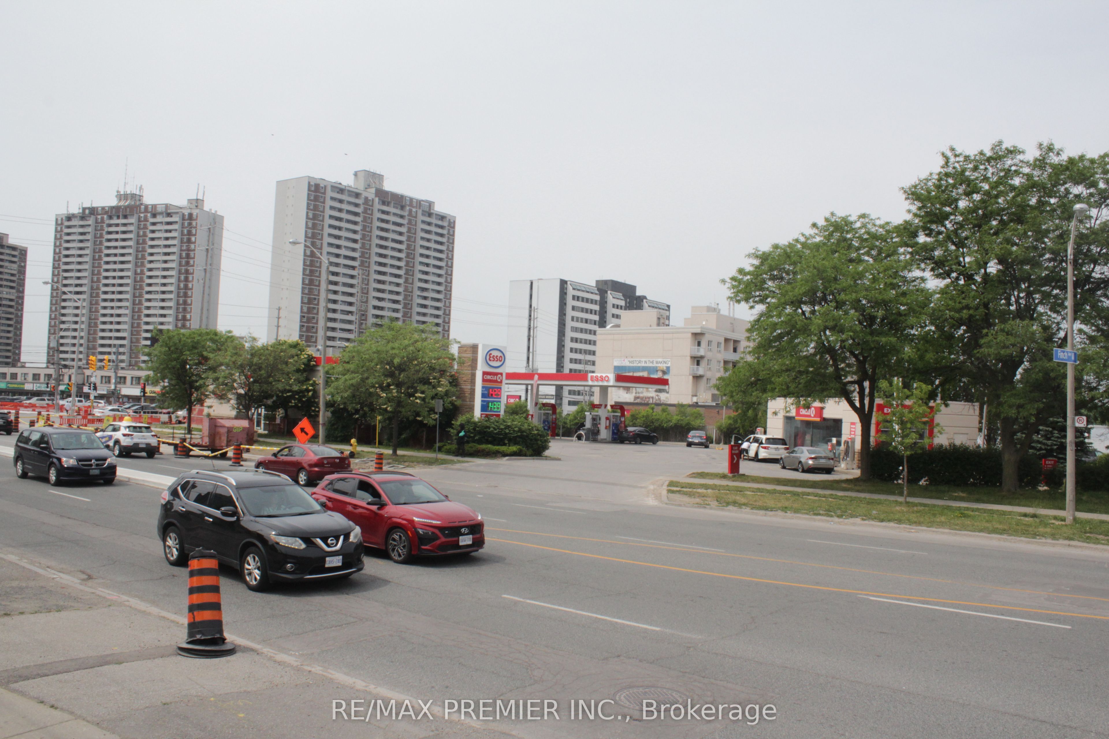 2300 Finch Avenue W 58-59 Property Photo 12