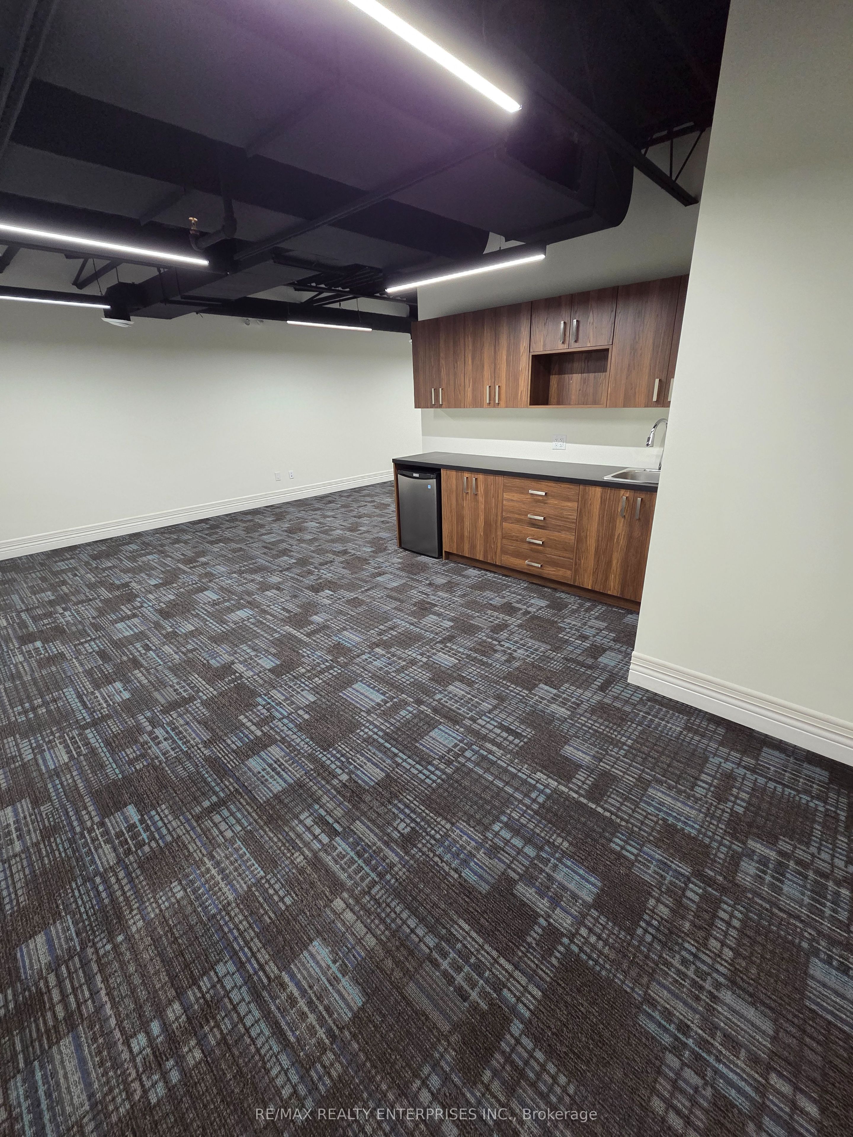 12 Falconer Drive 7 Property Photo 6