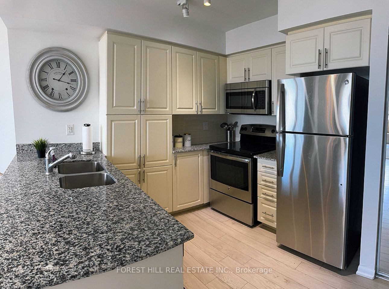 830 Lawrence Avenue W 2502 Property Photo 5