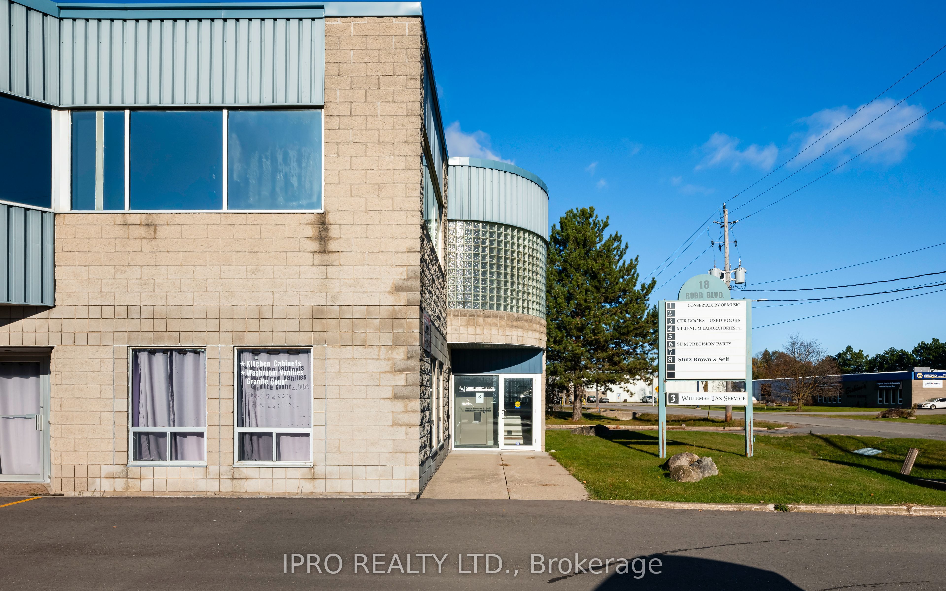 18 Robb Boulevard 1 Property Photo 2