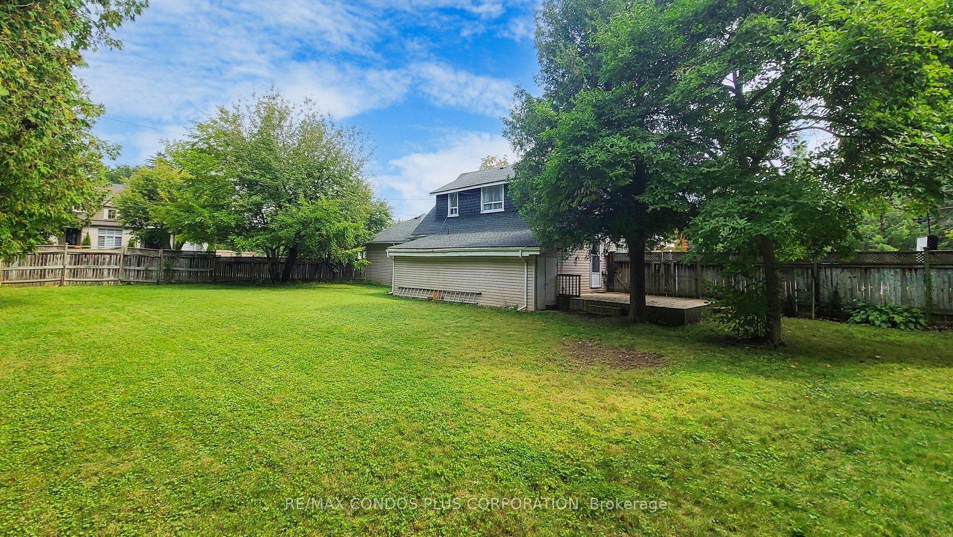509 Lakeshore Road W Property Photo 7