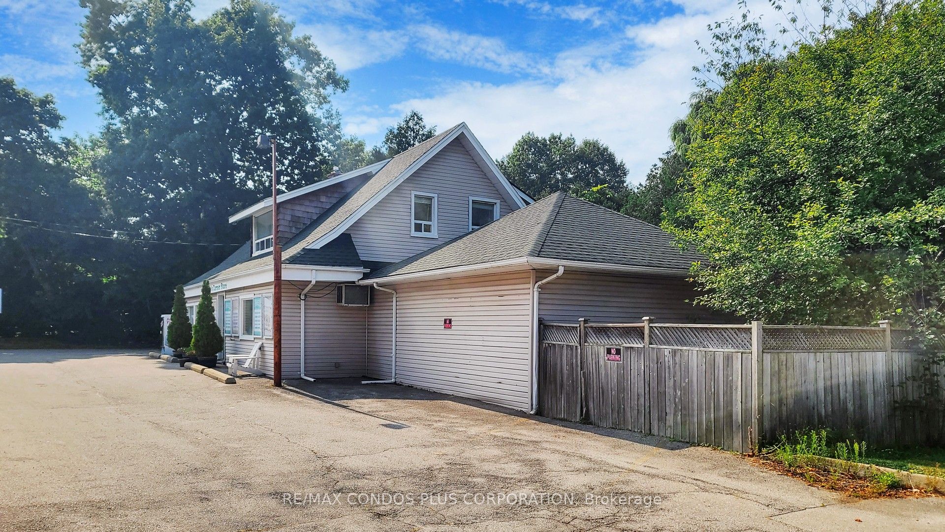 509 Lakeshore Road W Property Photo 11