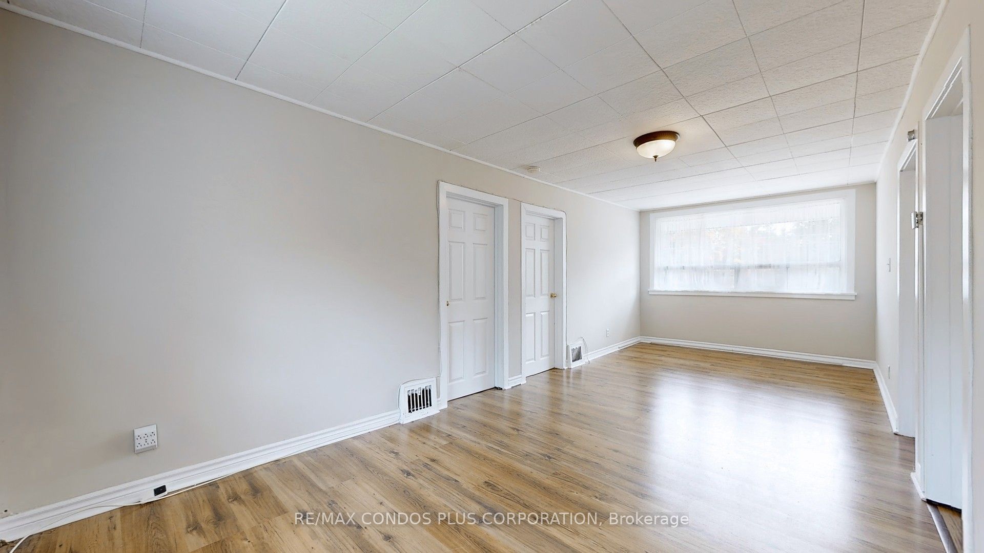 509 Lakeshore Road W Property Photo 19