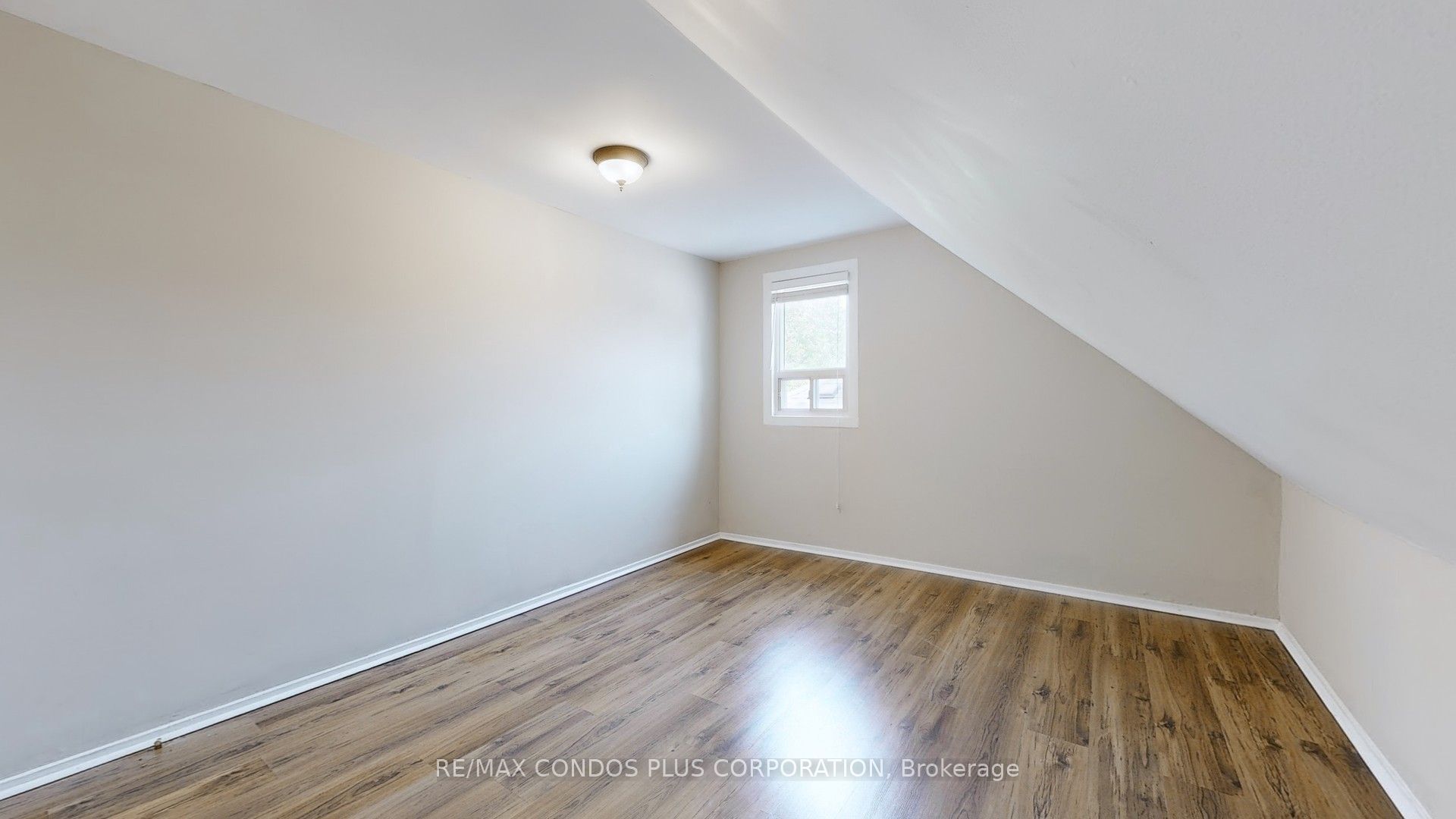 509 Lakeshore Road W Property Photo 25