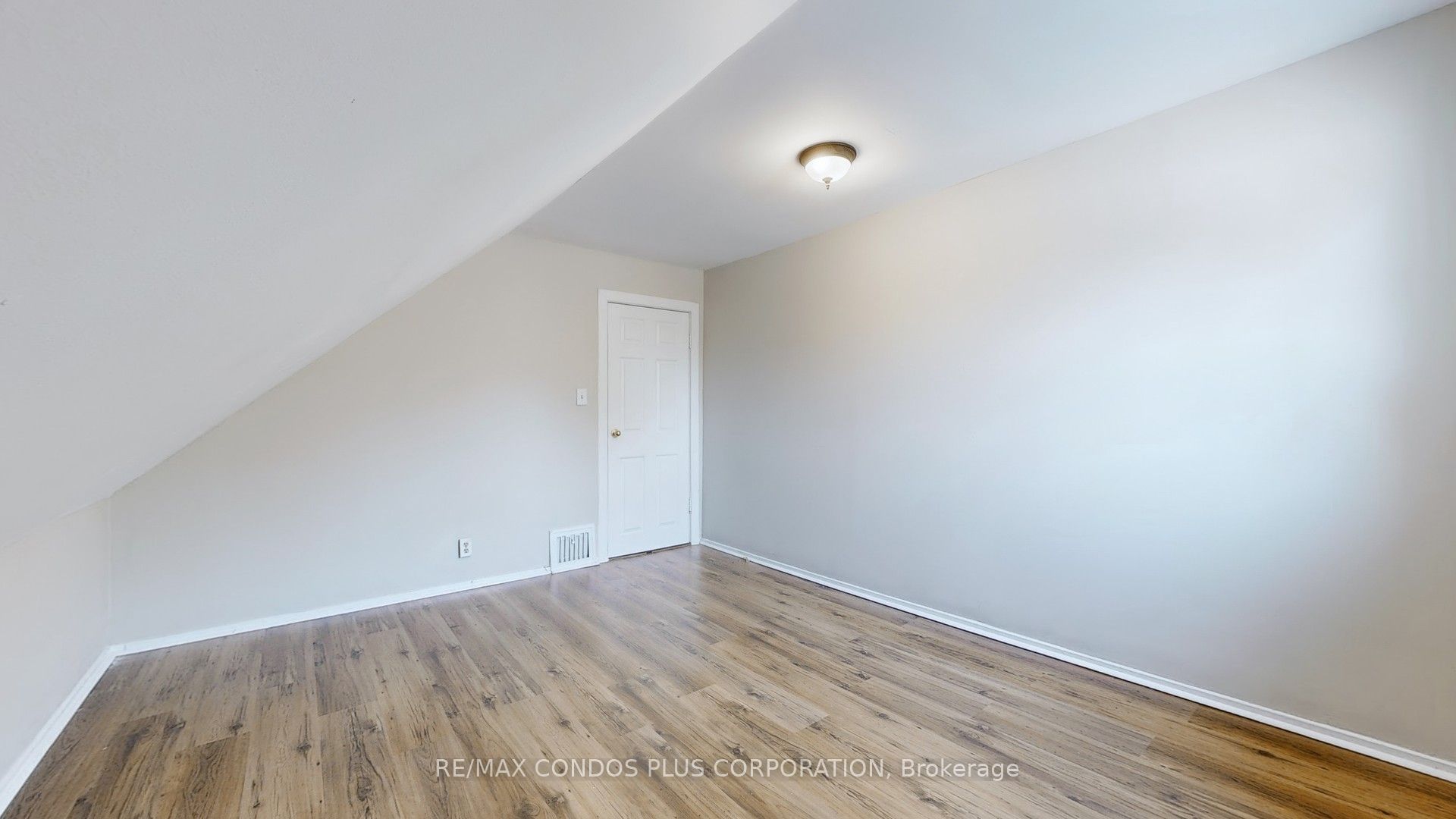509 Lakeshore Road W Property Photo 26