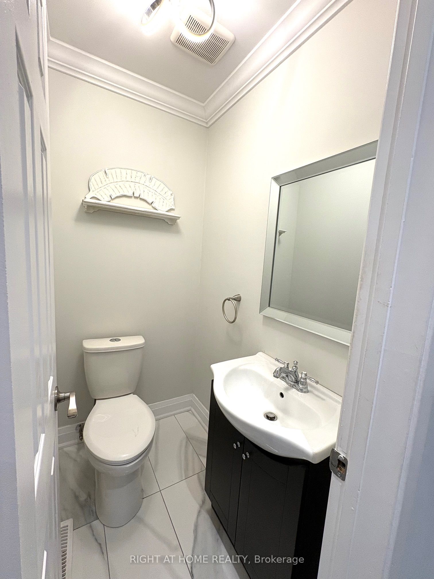5473 Schueller Crescent Property Photo 8