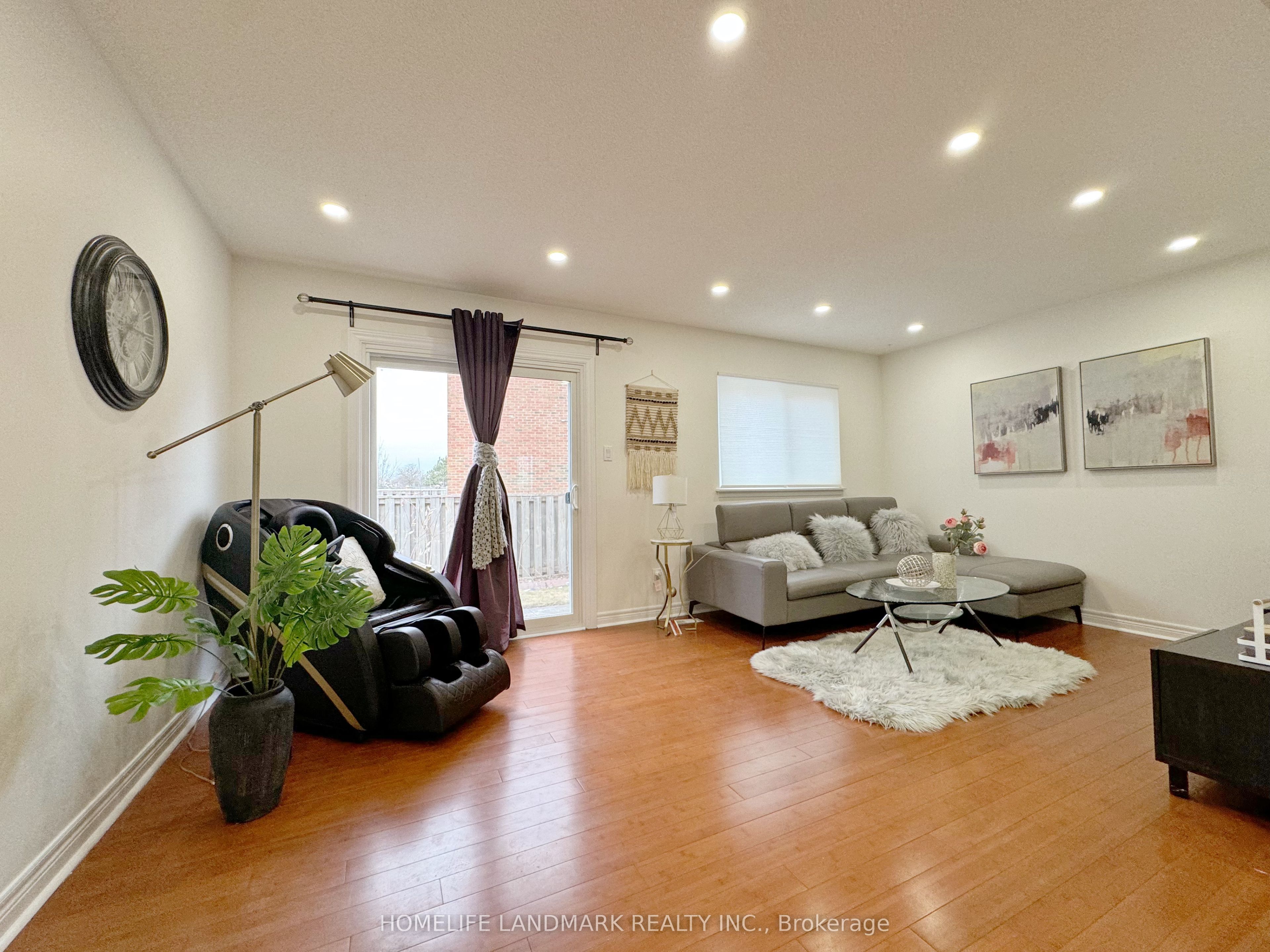 #1 - 900 Central Park Drive Property Photo 6