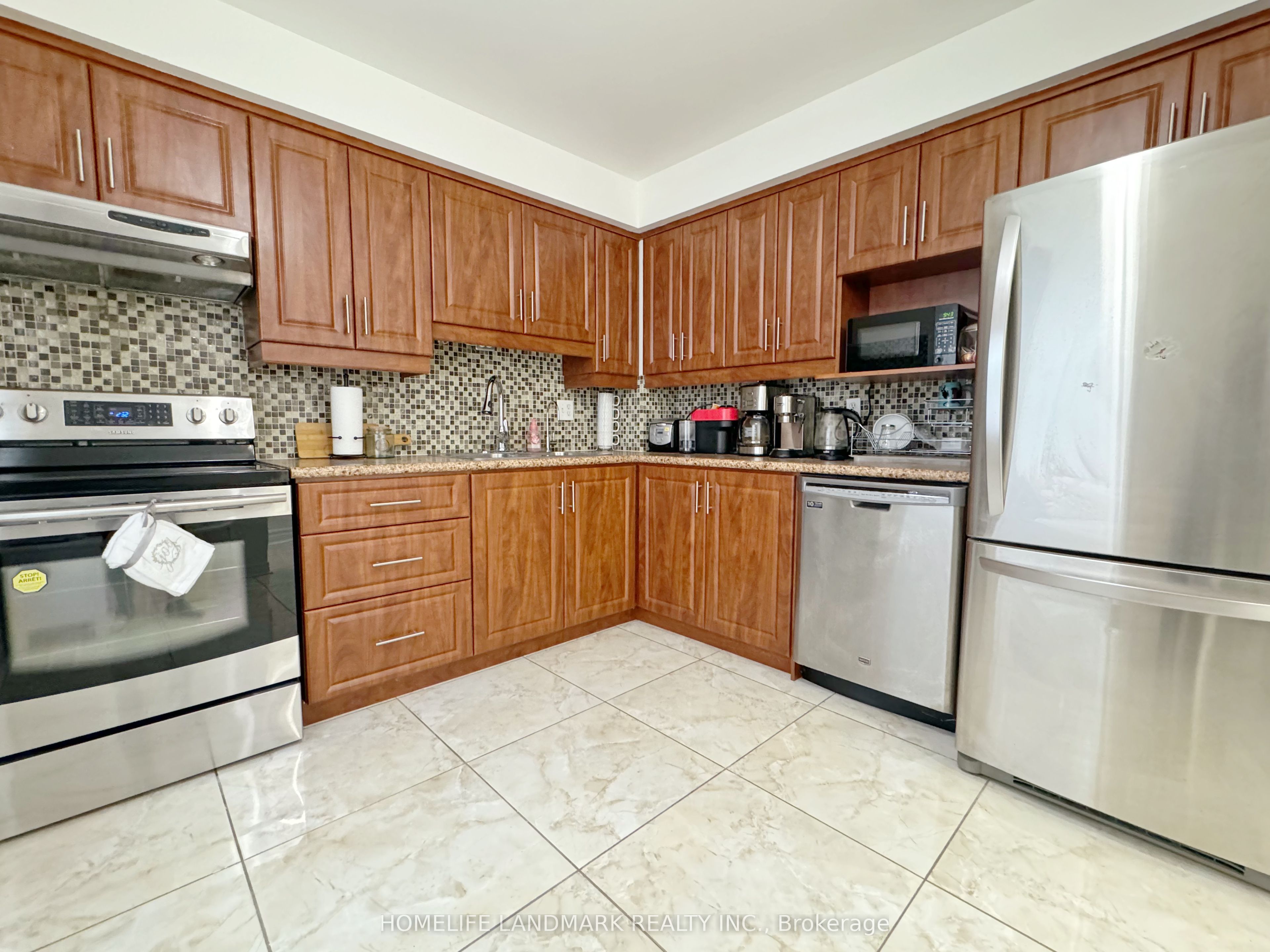 #1 - 900 Central Park Drive Property Photo 12