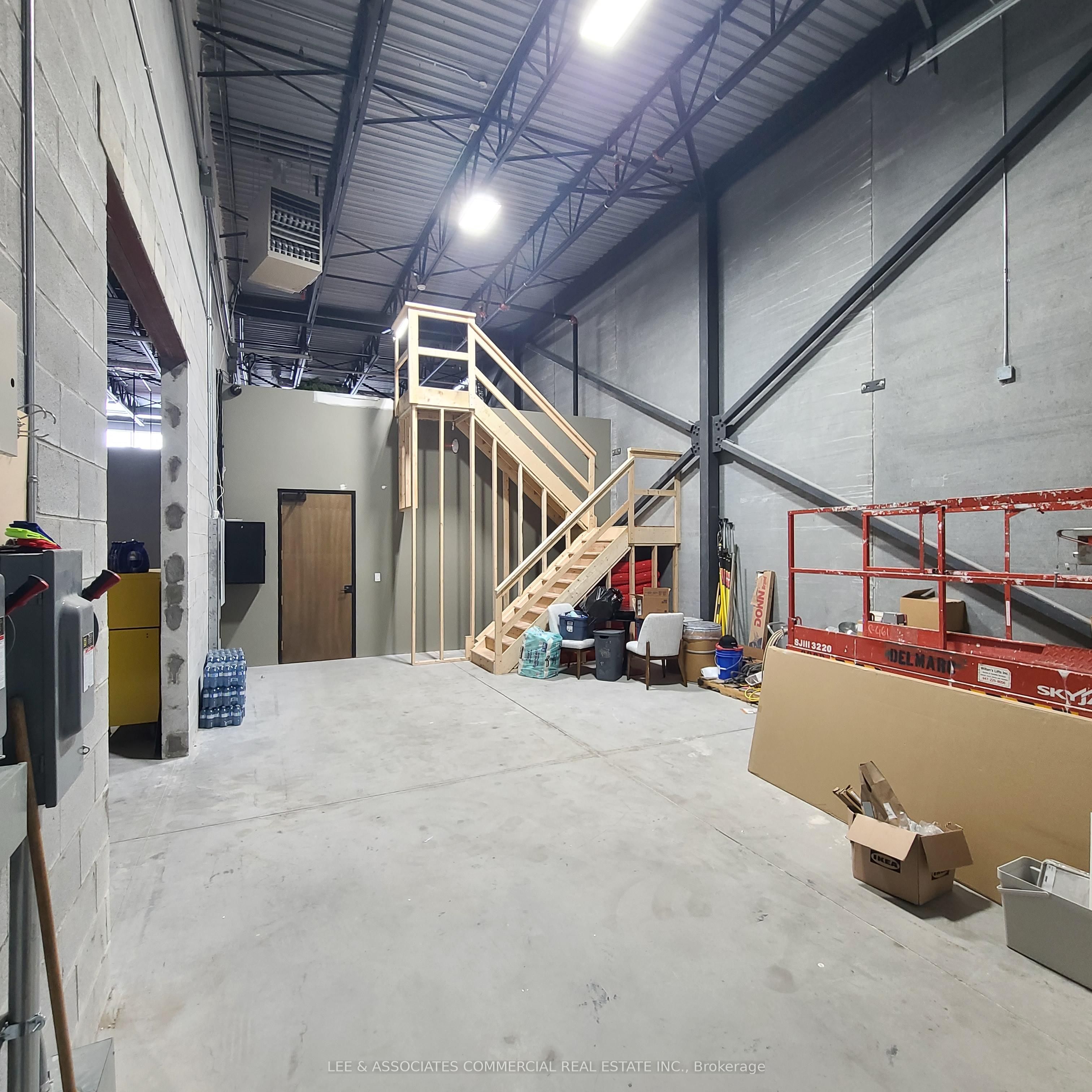 54 Steeles Avenue E 24 & 25 Property Photo 17