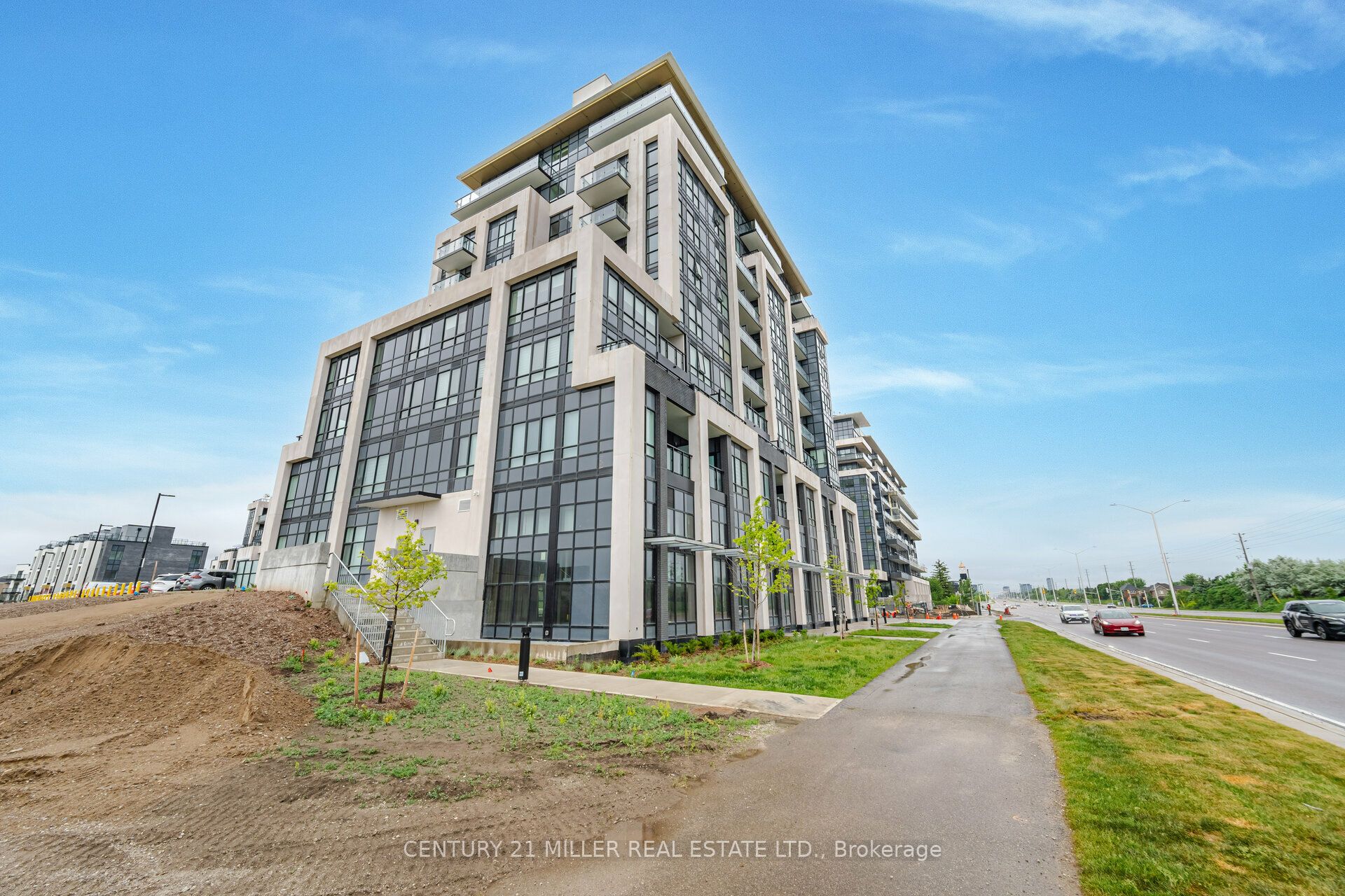 405 Dundas St W Property Photo 1