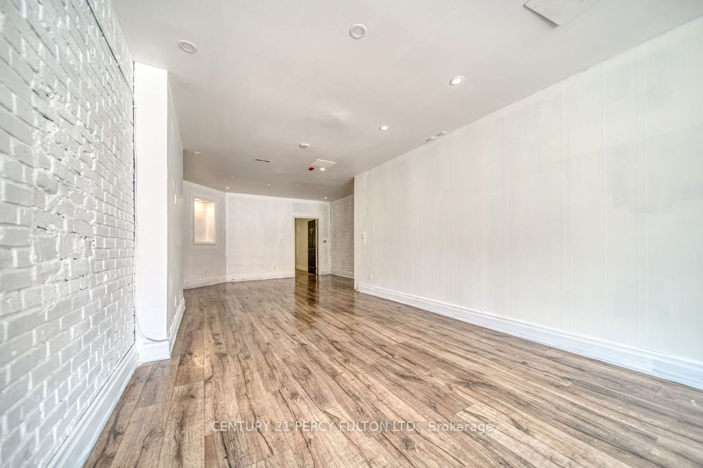 1606 Queen Street W Property Photo 8