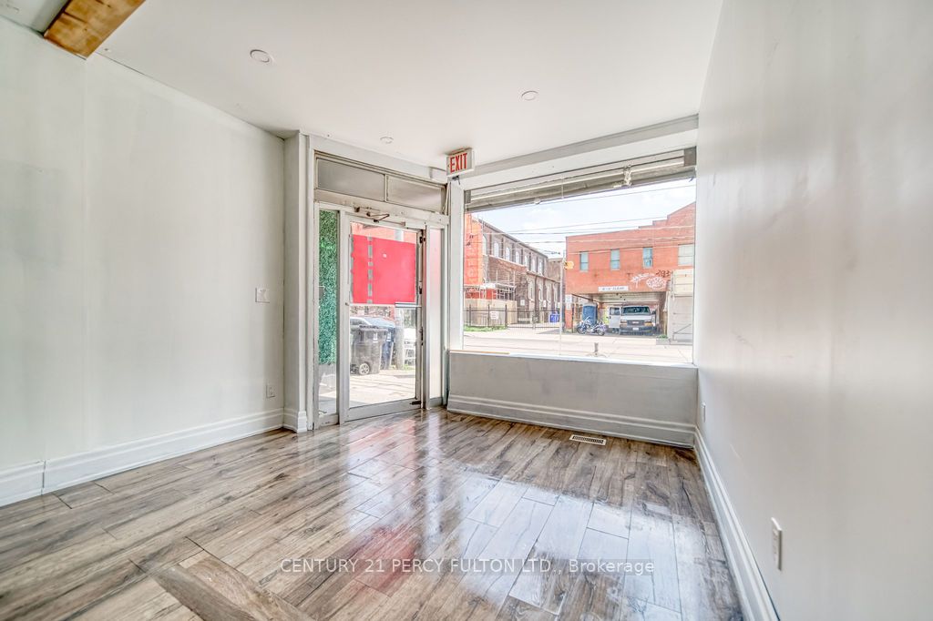 1606 Queen Street W Property Photo 9