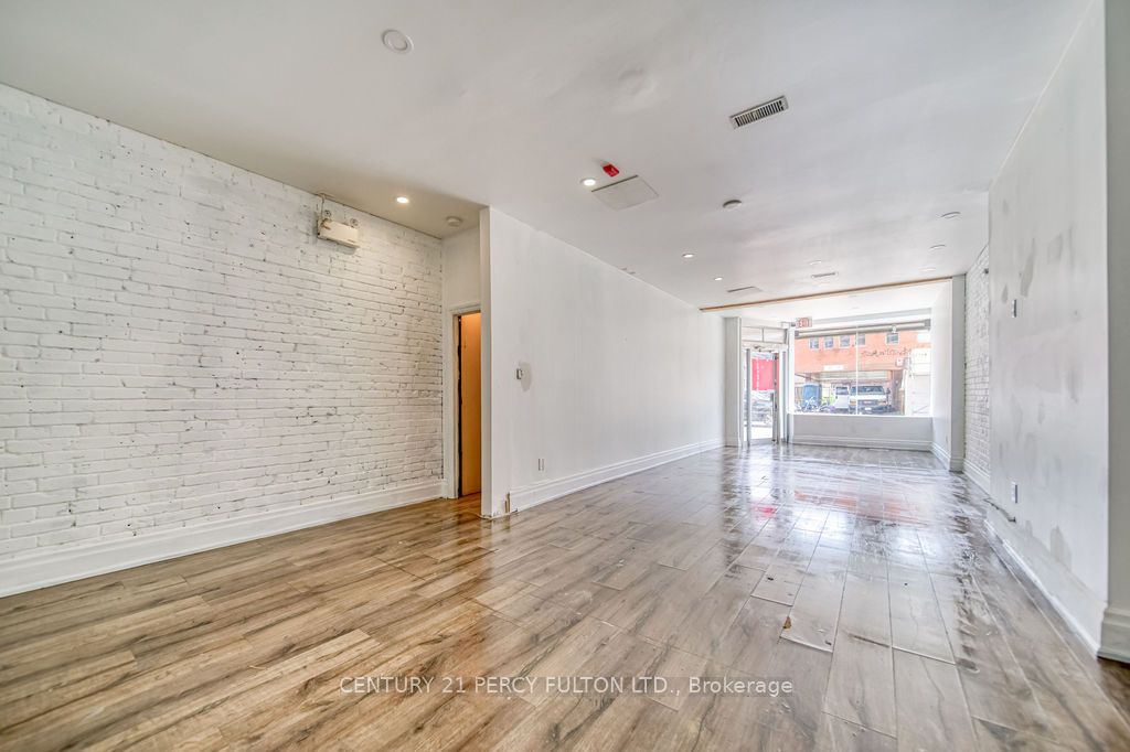 1606 Queen Street W Property Photo 10