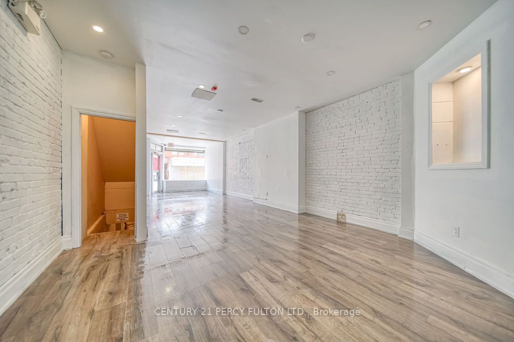 1606 Queen Street W Property Photo 11