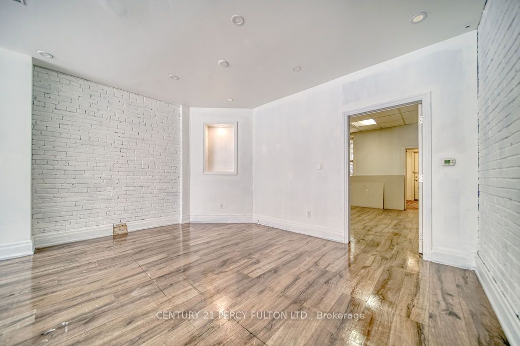 1606 Queen Street W Property Photo 12