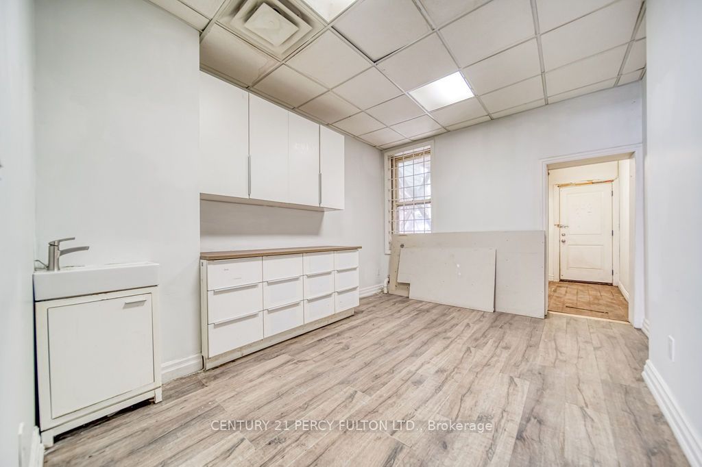 1606 Queen Street W Property Photo 13