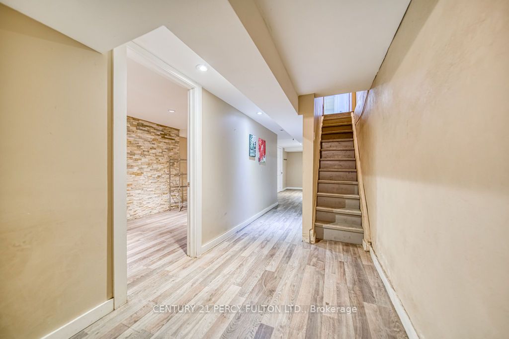 1606 Queen Street W Property Photo 16