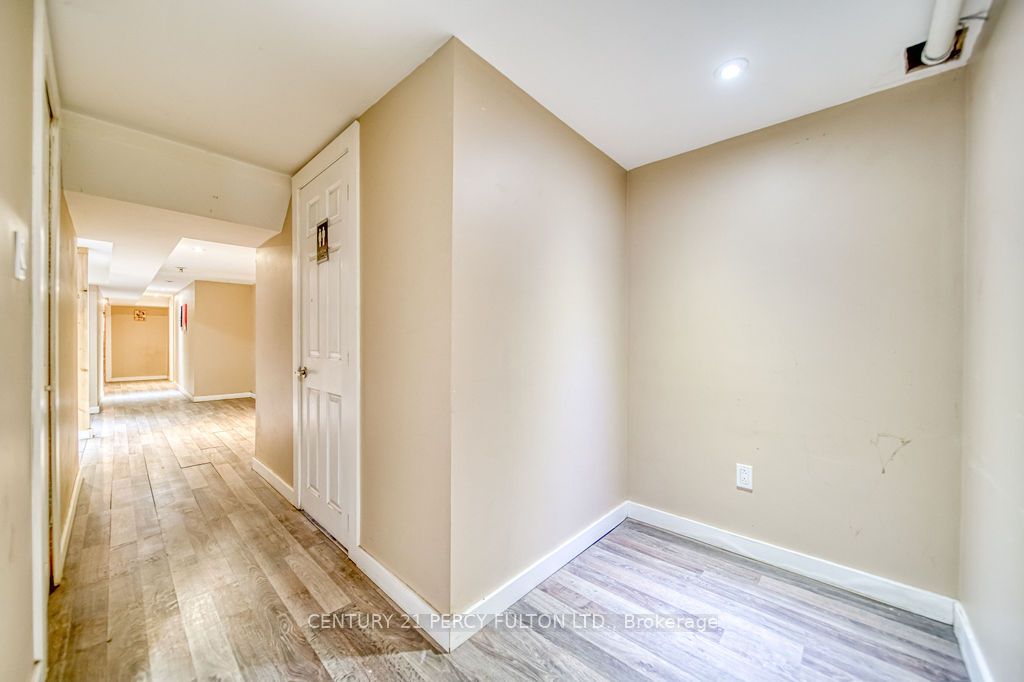 1606 Queen Street W Property Photo 20