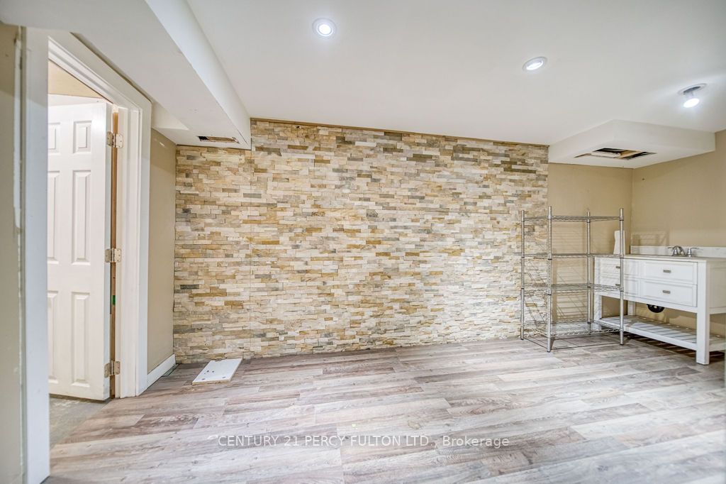 1606 Queen Street W Property Photo 22