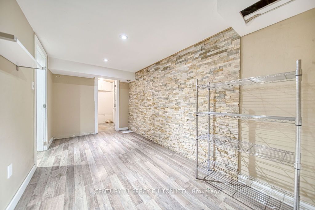 1606 Queen Street W Property Photo 24