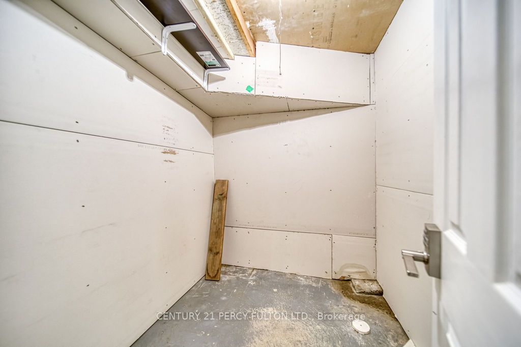 1606 Queen Street W Property Photo 25