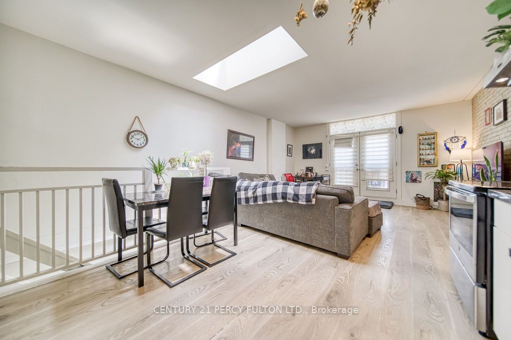 1606 Queen Street W Property Photo 33
