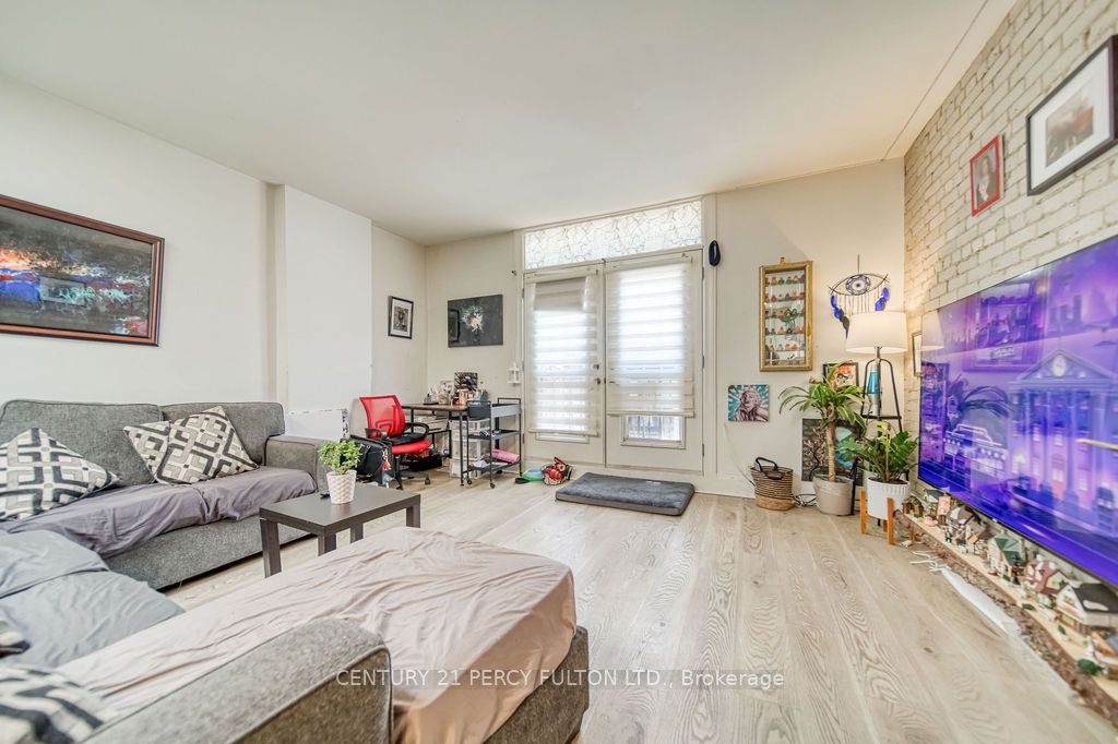 1606 Queen Street W Property Photo 34