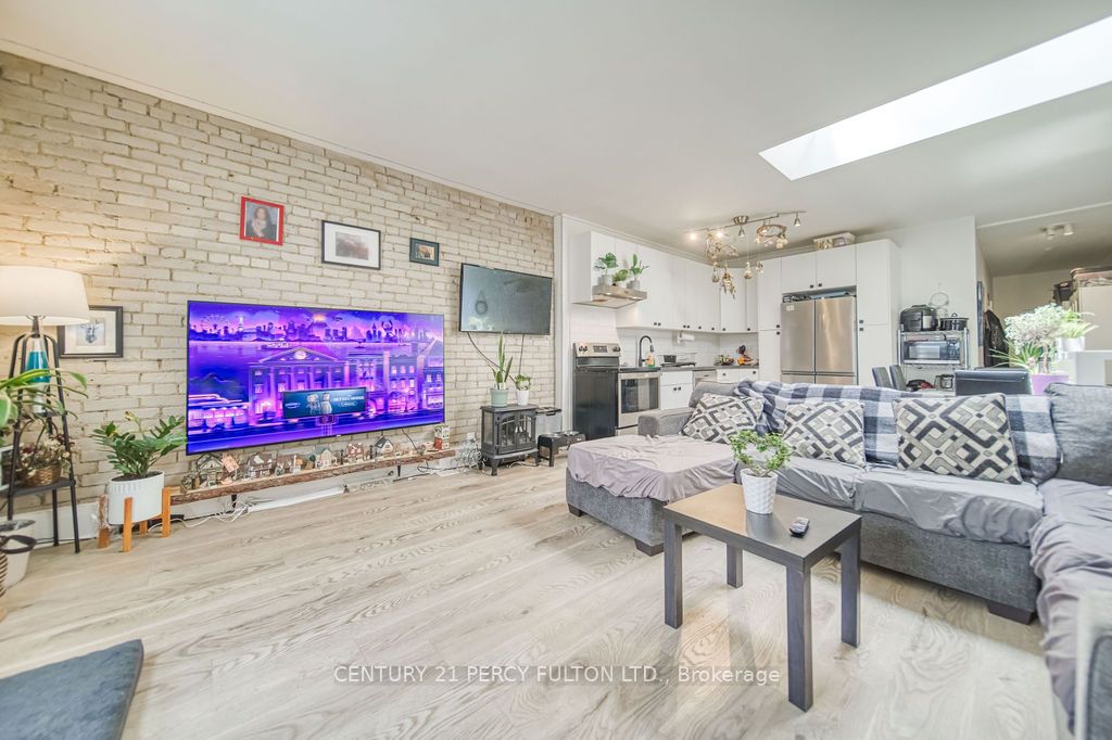 1606 Queen Street W Property Photo 35