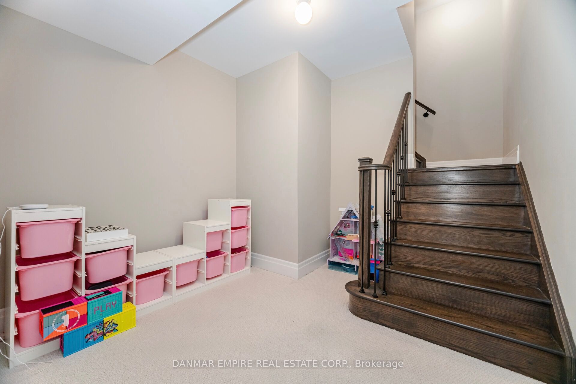 386 Tudor Avenue Property Photo 43