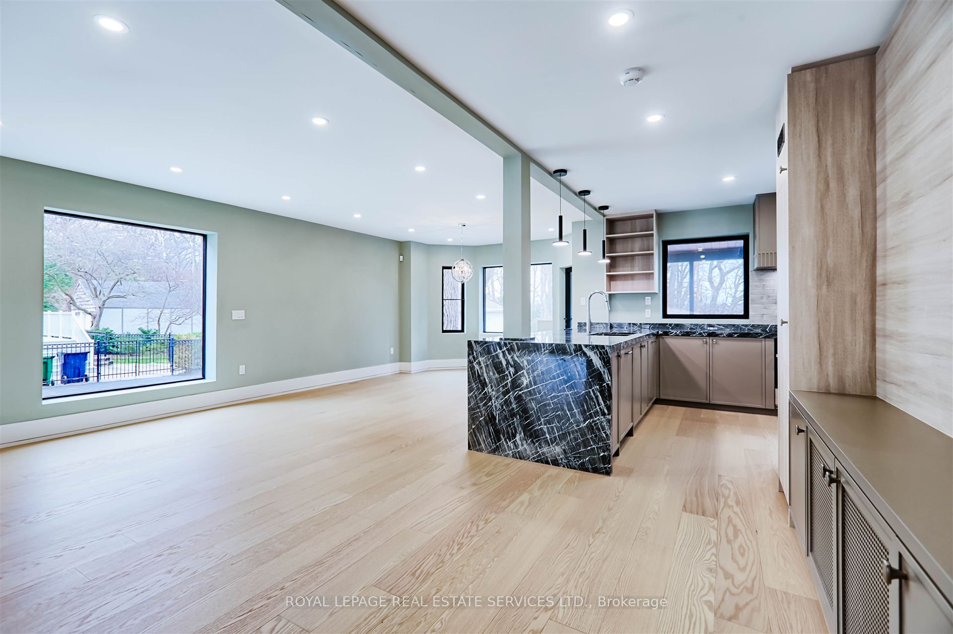 324 Riverside Drive Property Photo 5