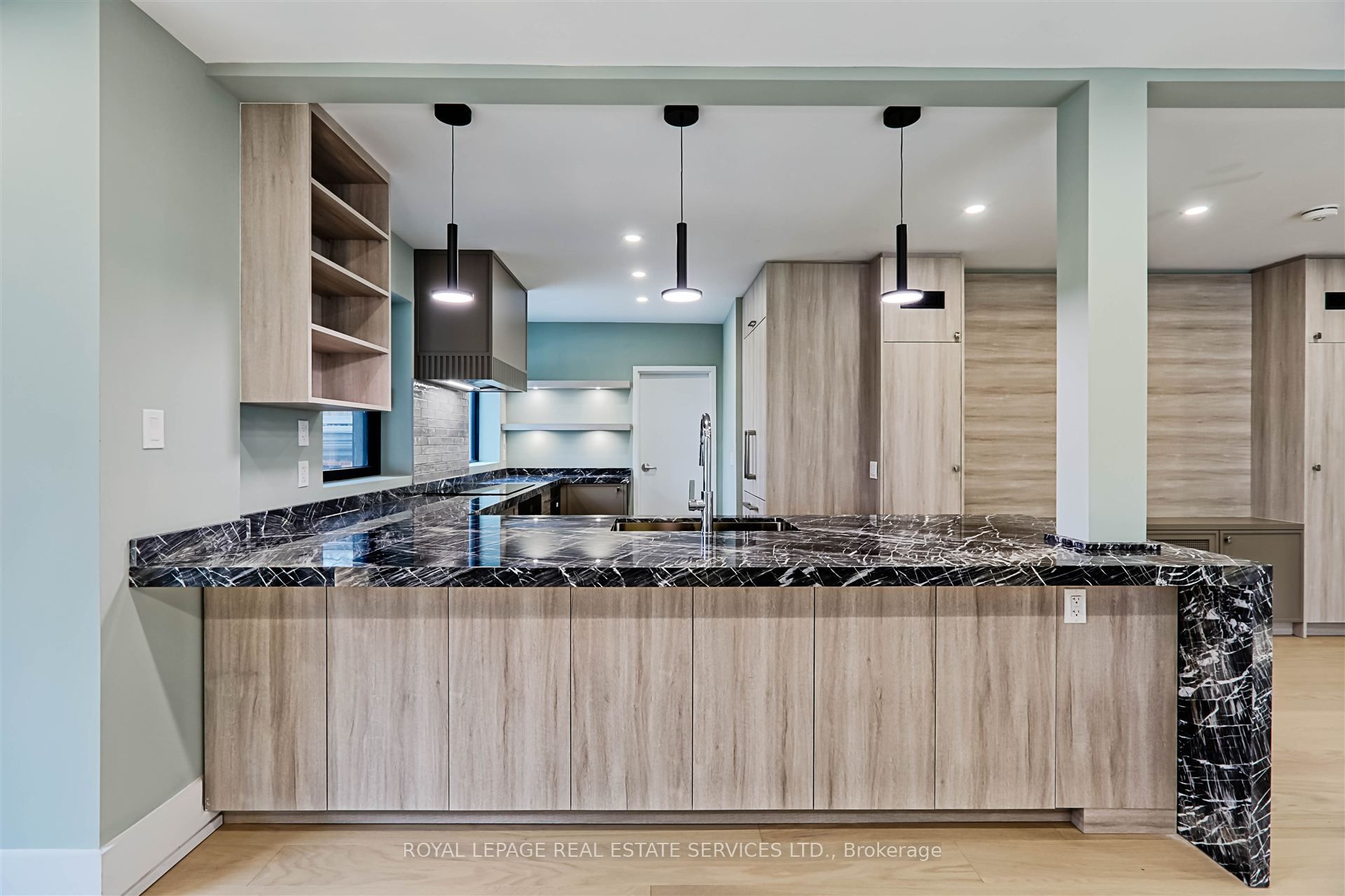 324 Riverside Drive Property Photo 6