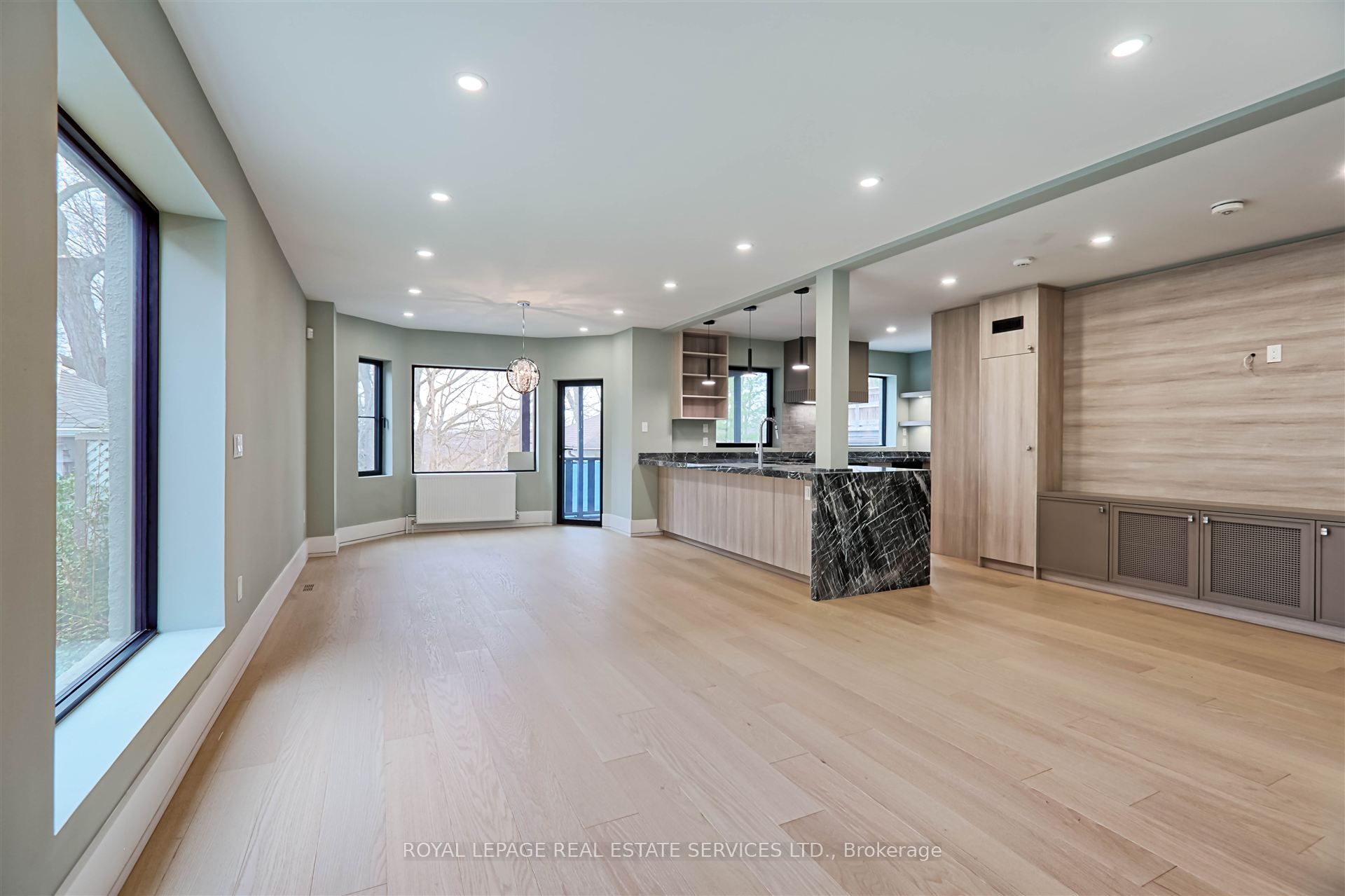 324 Riverside Drive Property Photo 7