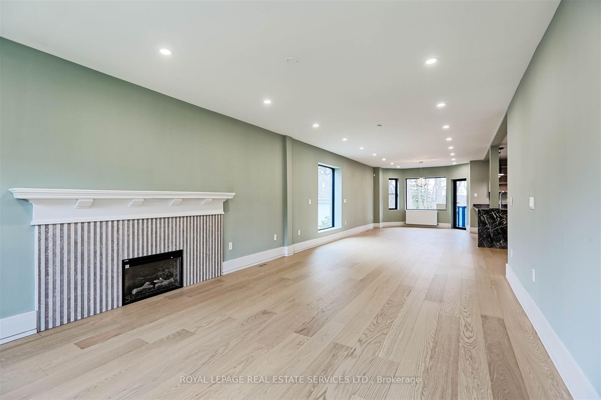 324 Riverside Drive Property Photo 8