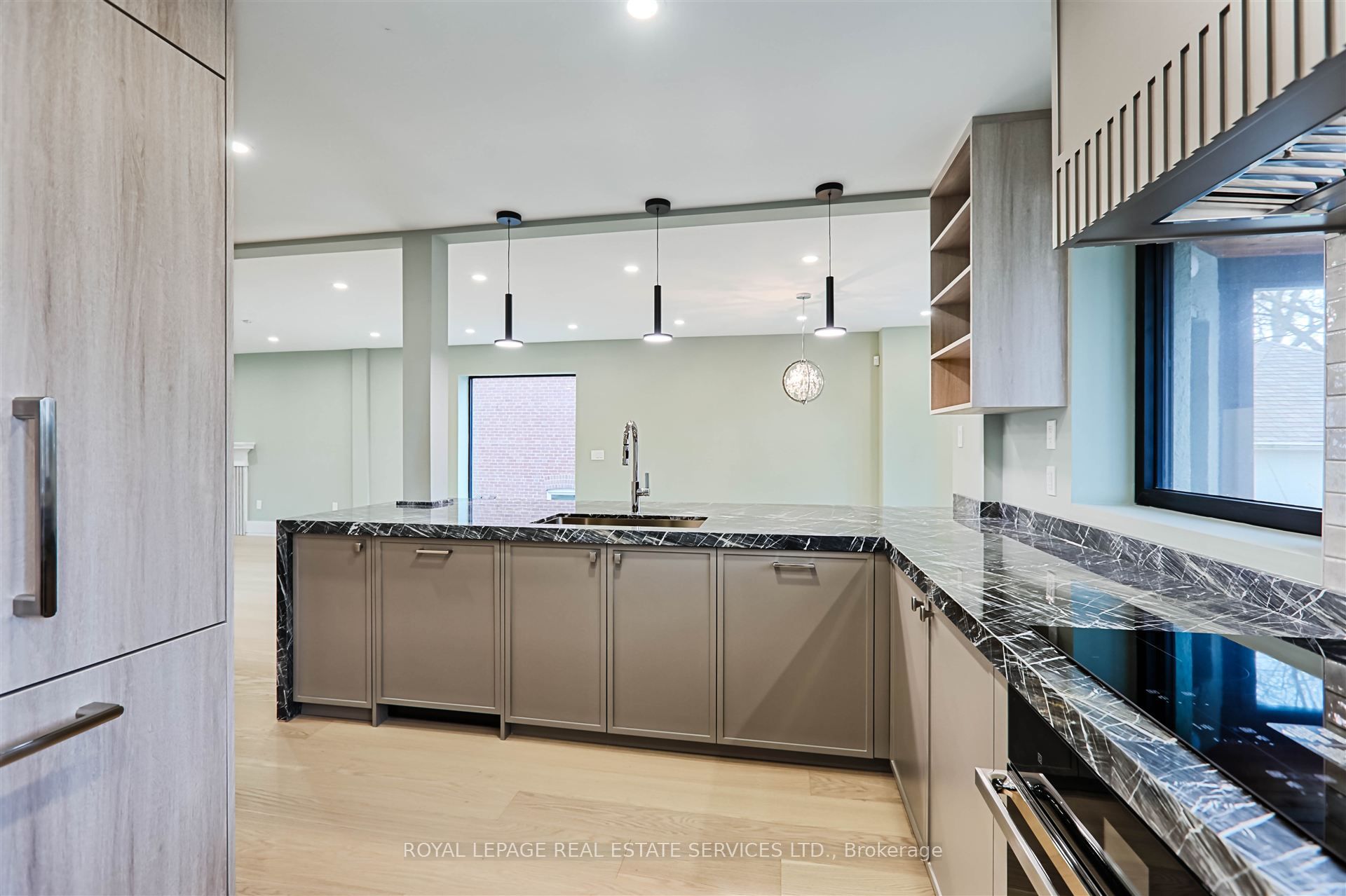 324 Riverside Drive Property Photo 10