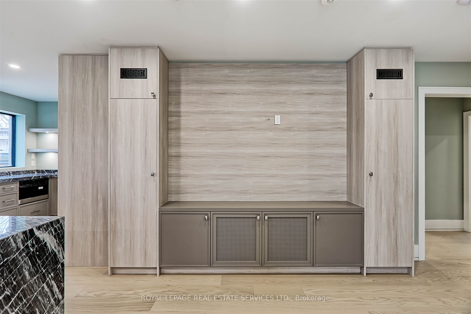 324 Riverside Drive Property Photo 12