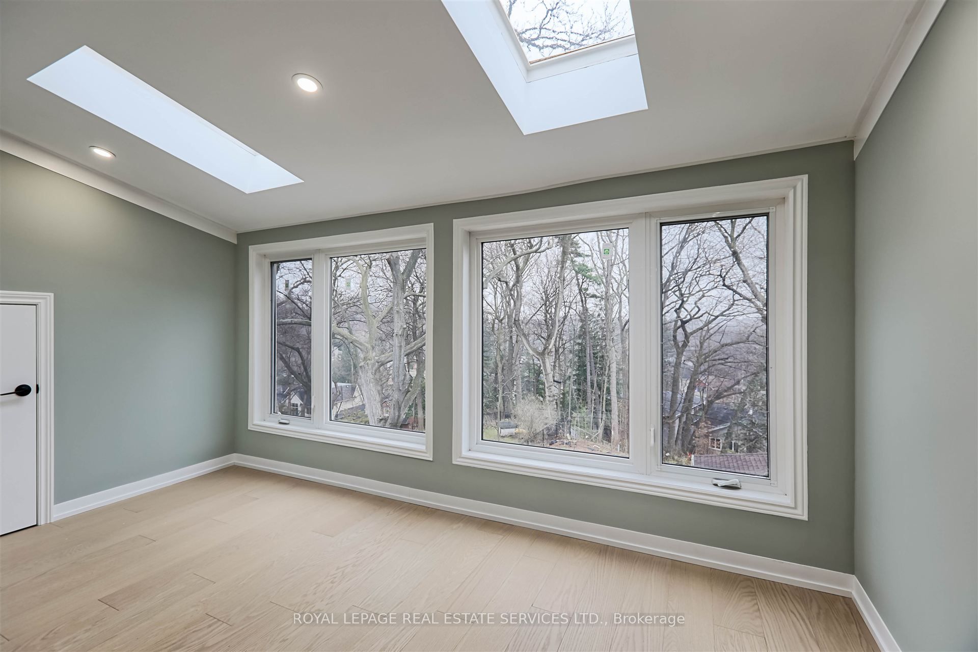 324 Riverside Drive Property Photo 27