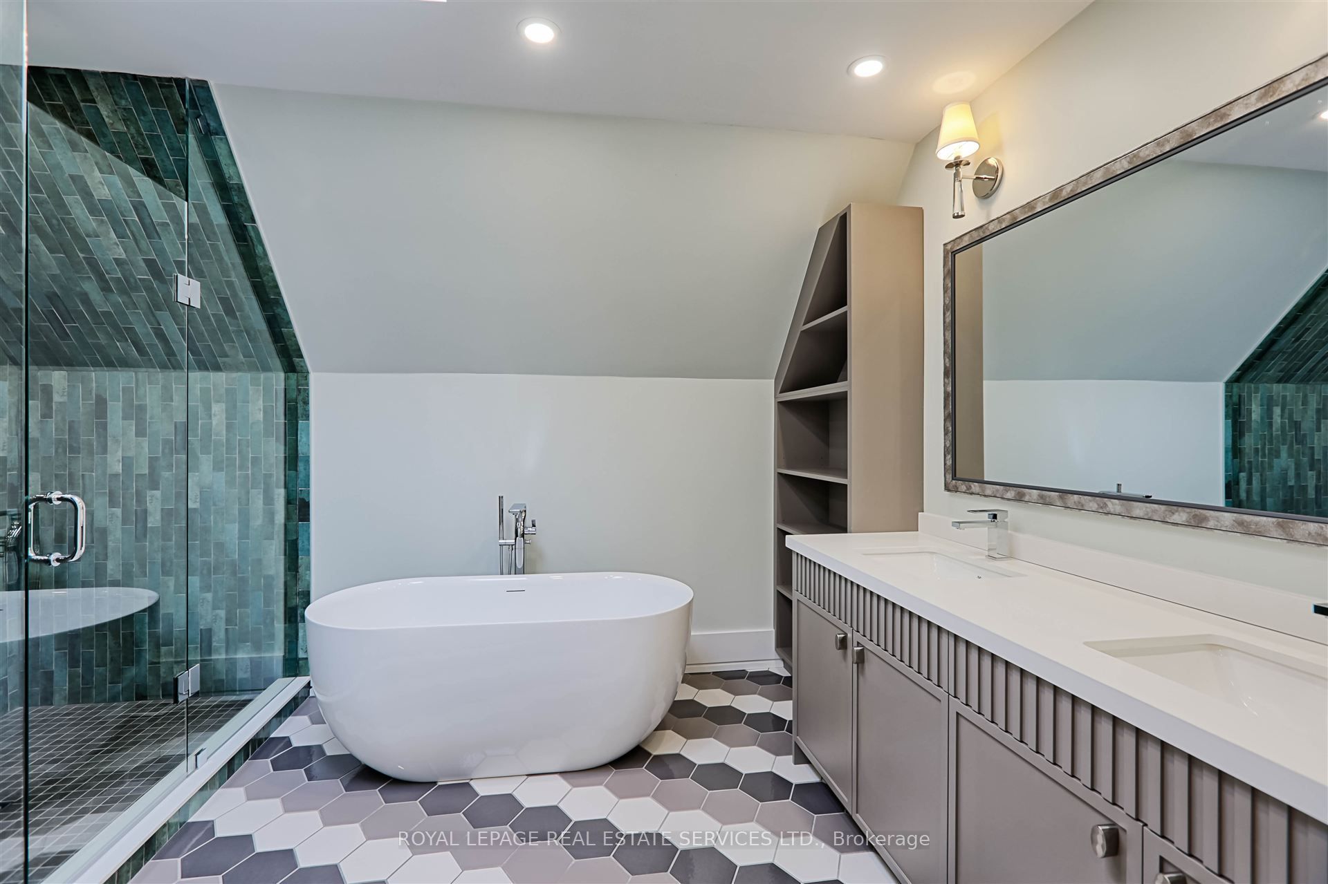 324 Riverside Drive Property Photo 29